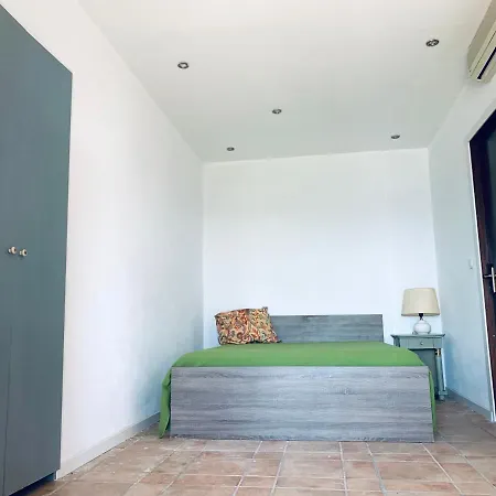 8 Arbousiers 20 * Bonifacio (Corsica)
